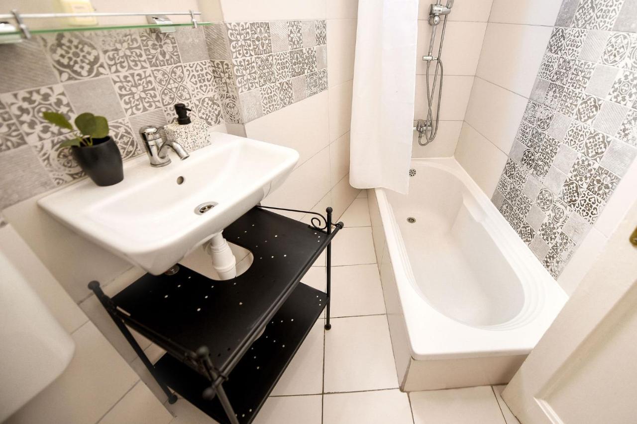 Stylish & Spacious Apartment Near The Old Town - A Touch Of History, A Dash Of Modernity Bucareste Exterior foto
