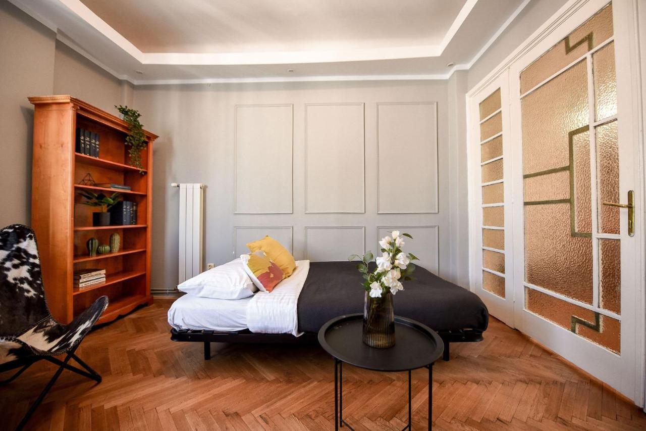 Stylish & Spacious Apartment Near The Old Town - A Touch Of History, A Dash Of Modernity Bucareste Exterior foto
