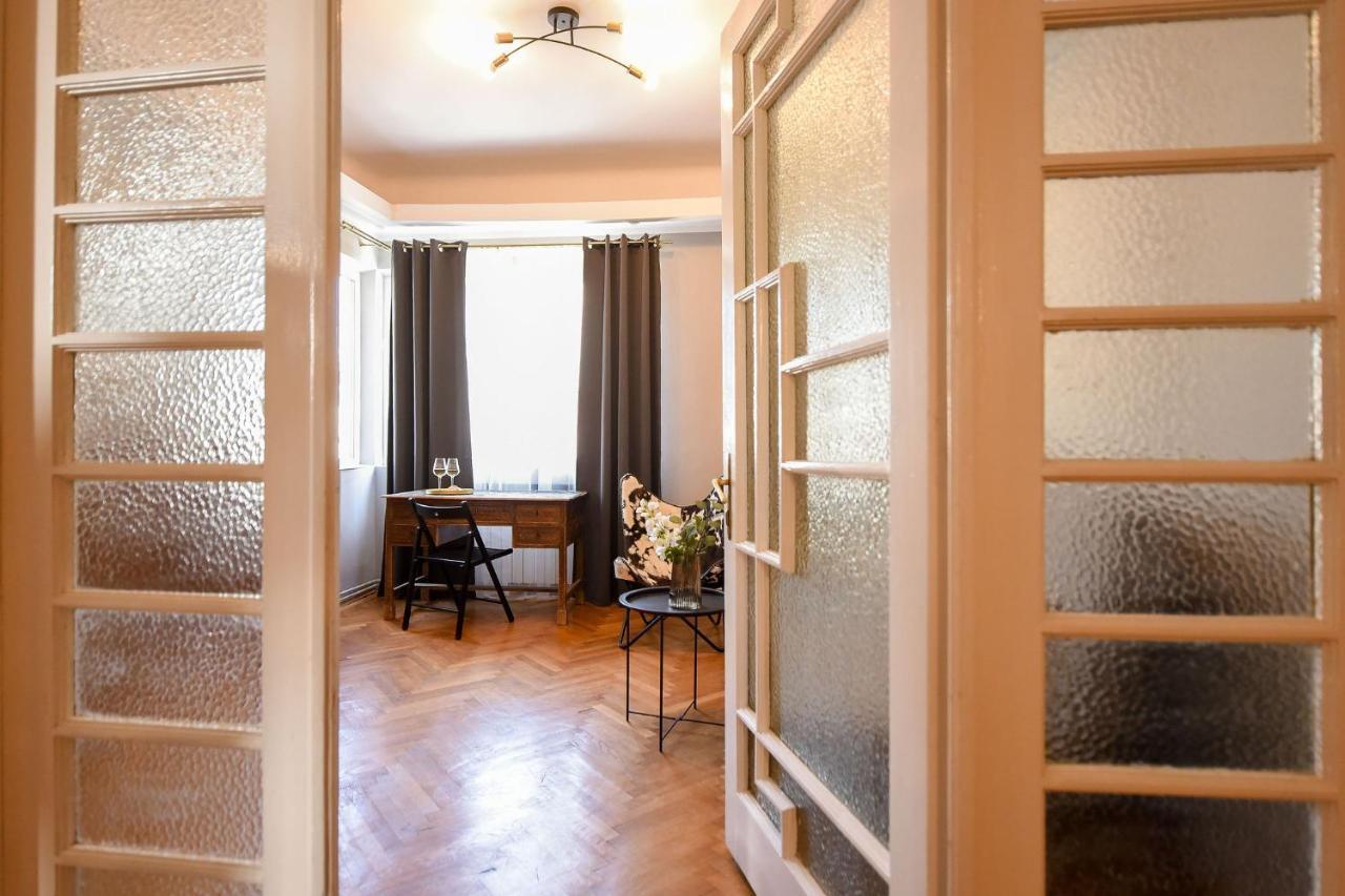 Stylish & Spacious Apartment Near The Old Town - A Touch Of History, A Dash Of Modernity Bucareste Exterior foto