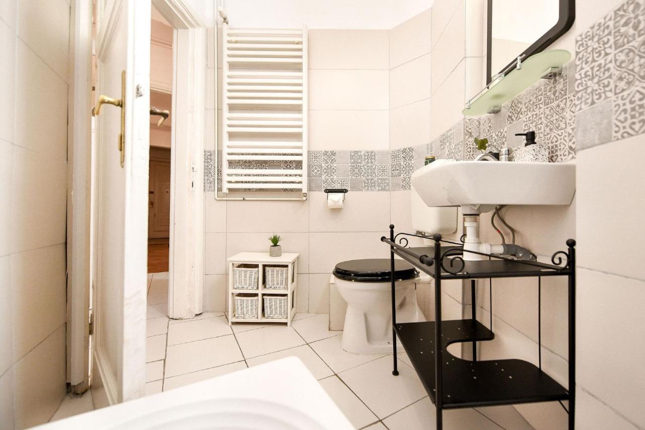Stylish & Spacious Apartment Near The Old Town - A Touch Of History, A Dash Of Modernity Bucareste Exterior foto